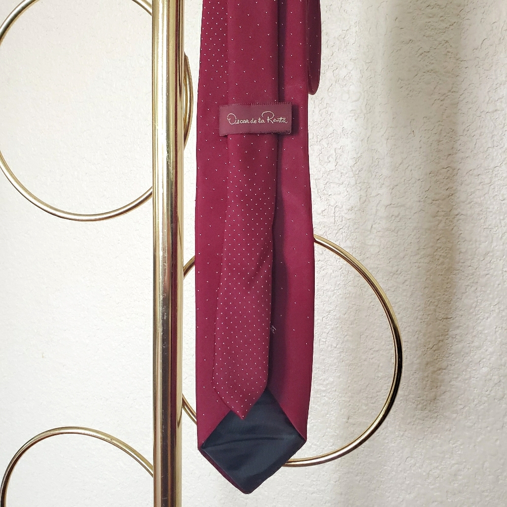Red Oscar de la Renta tie w polkadots - Picture 4 of 12